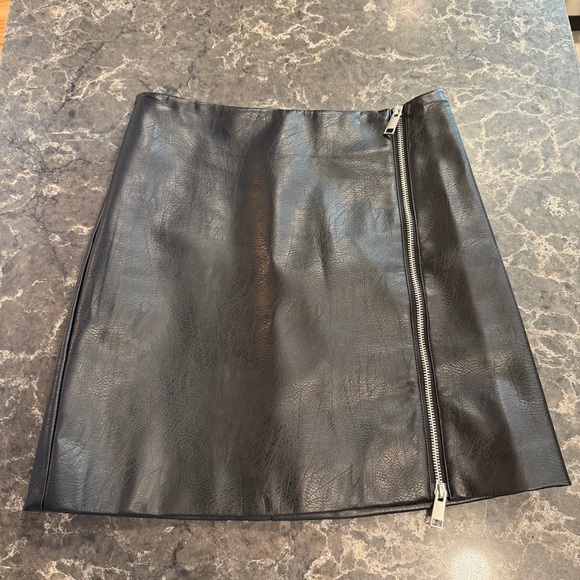 H&M Dresses & Skirts - H&M Faux Leather Skirt With Silver Zipper